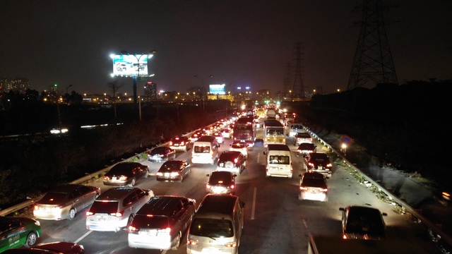 Hà Nội: Đường Vành đai 3 ùn tắc nghiêm trọng từ chiều đến đêm - 5