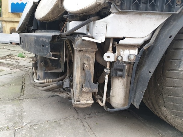 Cận cảnh những chiếc xe sang tiền tỉ bị bỏ quên giữa lòng Hà Nội - 10 Cận cảnh những chiếc xe sang tiền tỉ bị bỏ quên giữa lòng Hà Nội - 10