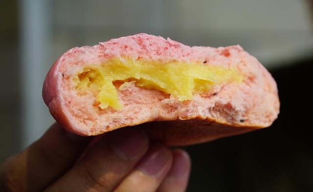 Bánh mì thanh long sầu riêng “cháy hàng”, có tiền chưa chắc mua được - 2 Bánh mì thanh long sầu riêng “cháy hàng”, có tiền chưa chắc mua được - 2