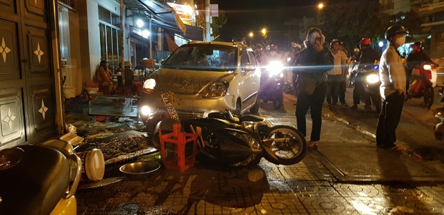Xe ben không người lái trôi tự do gây tai nạn liên hoàn - 1 Xe ben không người lái trôi tự do gây tai nạn liên hoàn - 1