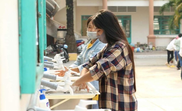 Covid-19: Nhiều tỉnh chủ động áp dụng công nghệ ôn tập cho học sinh - 1 Covid-19: Nhiều tỉnh chủ động áp dụng công nghệ ôn tập cho học sinh - 1