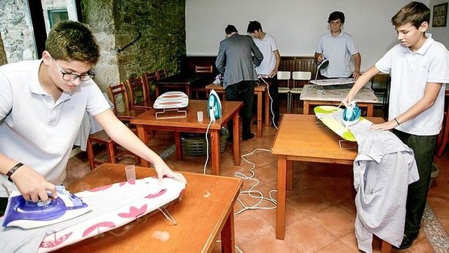 Trường học Tây Ban Nha dạy nam sinh làm việc nhà - 3