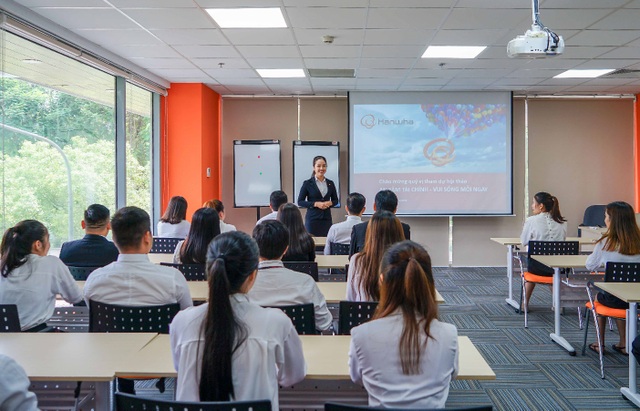 Hanwha Life Việt Nam: Lớn mạnh nhờ nội lực - 3 Hanwha Life Việt Nam: Lớn mạnh nhờ nội lực - 3