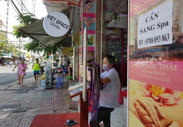 Nha Trang: Hàng loạt cửa hàng ở phố tây đóng cửa, trả mặt bằng - 4
