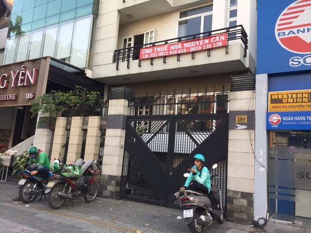 Giới thuê mặt bằng “tháo chạy” khỏi những khu đất vàng vì Covid-19 - 3 Giới thuê mặt bằng “tháo chạy” khỏi những khu đất vàng vì Covid-19 - 3