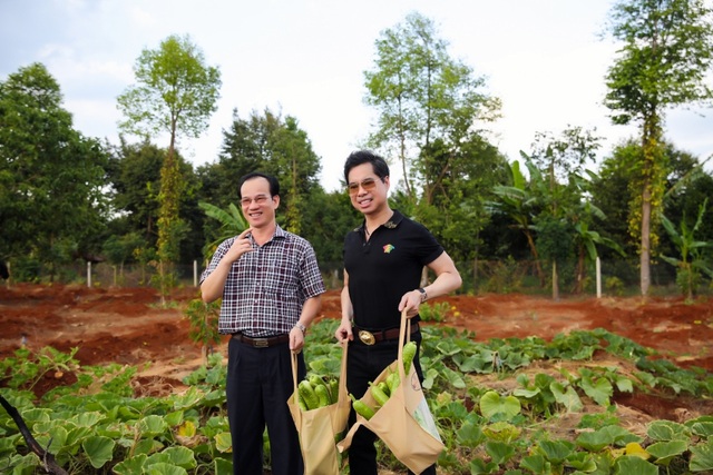 Ngọc Sơn làm nông dân chính hiệu trong khu vườn 2 hecta lần đầu tiết lộ - 15