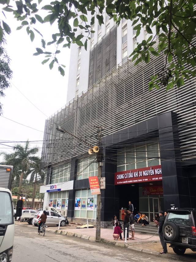 Đến nhà bạn chơi, nam thanh niên rơi từ tầng 13 tử vong - 1 Đến nhà bạn chơi, nam thanh niên rơi từ tầng 13 tử vong - 1