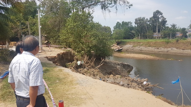 Sông ngoạm bờ 10m, ao cá, vườn cây tiền tỷ cuốn theo dòng nước - 2 Sông ngoạm bờ 10m, ao cá, vườn cây tiền tỷ cuốn theo dòng nước - 2