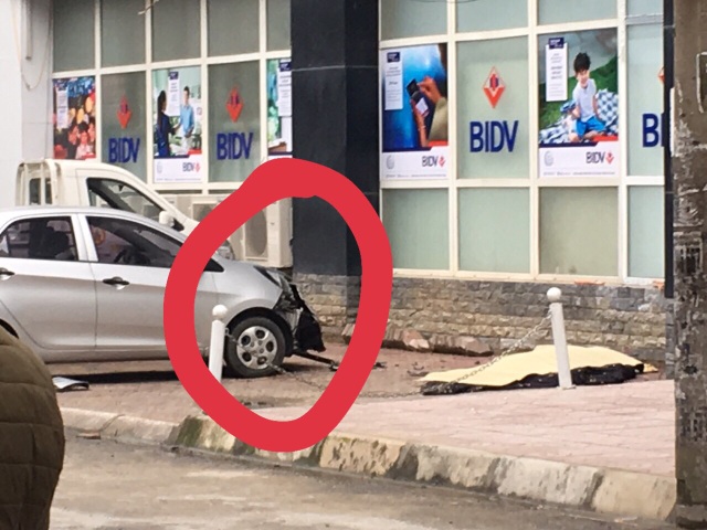 Đến nhà bạn chơi, nam thanh niên rơi từ tầng 13 tử vong - 2 Đến nhà bạn chơi, nam thanh niên rơi từ tầng 13 tử vong - 2