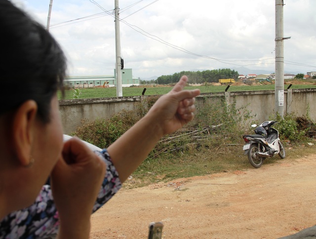 Bình Định: Rầm rộ đưa đất sét trong cụm công nghiệp ra ngoài đổ thải? - 2 Bình Định: Rầm rộ đưa đất sét trong cụm công nghiệp ra ngoài đổ thải? - 2