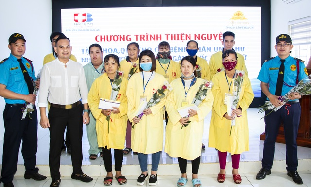 Những chàng vệ sĩ mang niềm vui sớm tới nữ bệnh nhân ung thư nhân ngày 8/3 - 9 Những chàng vệ sĩ mang niềm vui sớm tới nữ bệnh nhân ung thư nhân ngày 8/3 - 9