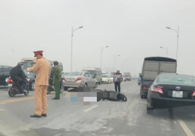 Điều tra nguyên nhân người đàn ông tử vong trên cầu Vĩnh Tuy - 2 Điều tra nguyên nhân người đàn ông tử vong trên cầu Vĩnh Tuy - 2