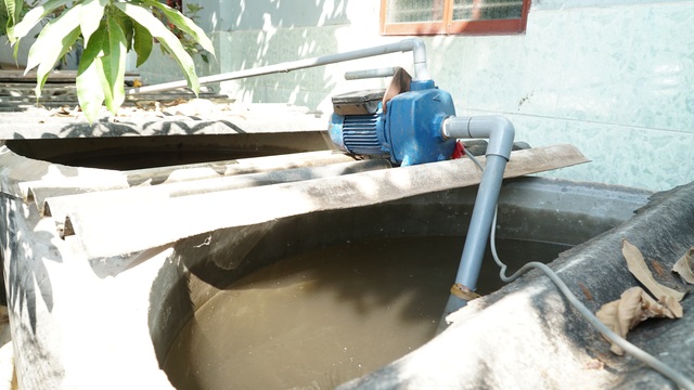 Người dân miền Tây nhịn tắm vì thiếu nước sinh hoạt - 6 Người dân miền Tây nhịn tắm vì thiếu nước sinh hoạt - 6