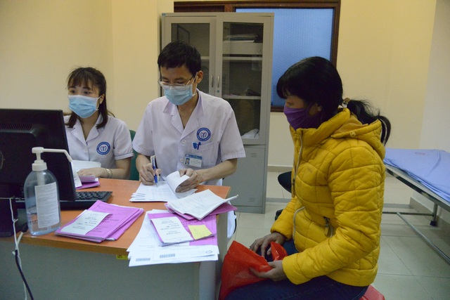 Người phụ nữ phát điên vì mất chồng con sẽ được mổ miễn phí - 3