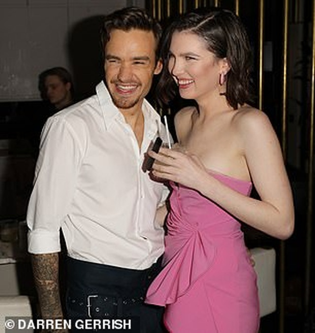 Liam Payne tái xuất bên bạn gái 19 tuổi - 2