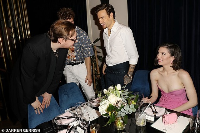 Liam Payne tái xuất bên bạn gái 19 tuổi - 8