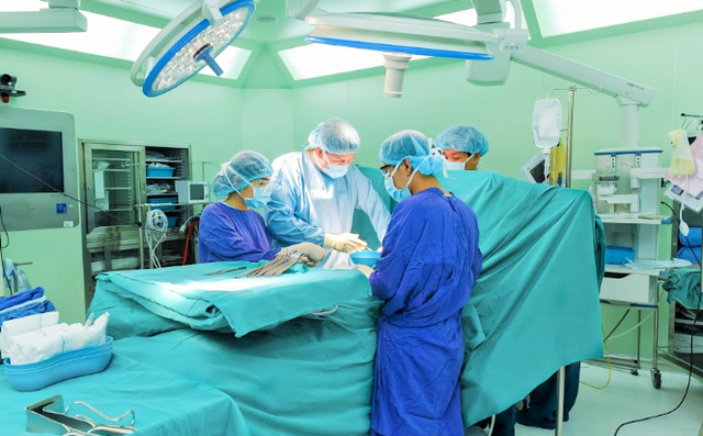 Người phụ nữ mang khối ung thư bằng trọng lượng bé sơ sinh - 1 Người phụ nữ mang khối ung thư bằng trọng lượng bé sơ sinh - 1