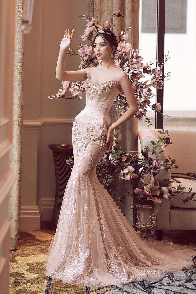 Hoa hậu Trần Tiểu Vy xinh như công chúa khi diện váy cưới - 6 Hoa hậu Trần Tiểu Vy xinh như công chúa khi diện váy cưới - 6