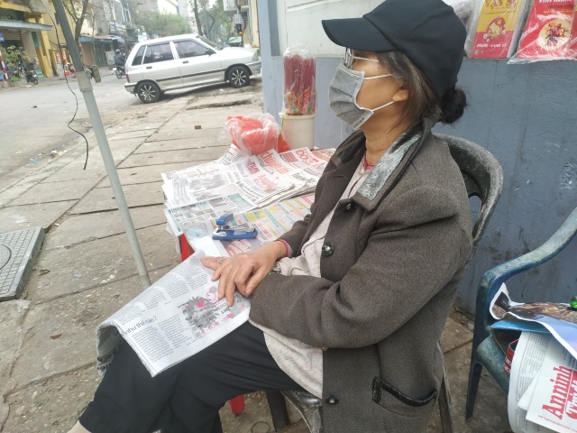 Điểm nóng Covid-19 tại Hà Nội: Hàng quán đóng cửa, phố xá vắng hoe - 6