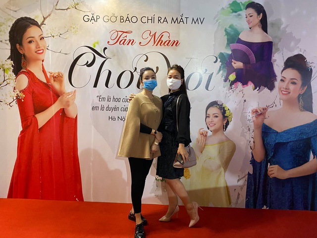 Tân Nhàn huỷ họp báo ra mắt MV mừng 8/3 vì Covid -19 - 1 Tân Nhàn huỷ họp báo ra mắt MV mừng 8/3 vì Covid -19 - 1