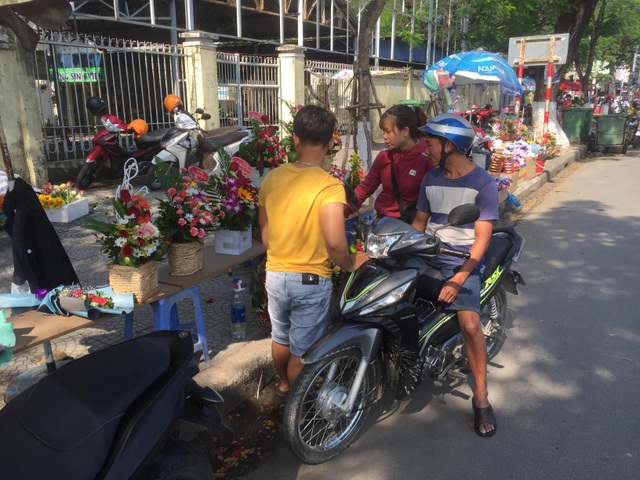 Hoa 8/3 tràn ngập Đà Nẵng - 5 Hoa 8/3 tràn ngập Đà Nẵng - 5