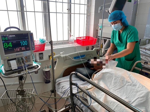 Cứu sống người đàn ông bị tường đổ đè nguy kịch - 1 Cứu sống người đàn ông bị tường đổ đè nguy kịch - 1