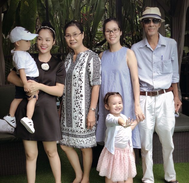 Dương Cẩm Lynh tiết lộ quà ý nghĩa khi lễ 8/3 vướng dịch Covid-19 - 1 Dương Cẩm Lynh tiết lộ quà ý nghĩa khi lễ 8/3 vướng dịch Covid-19 - 1