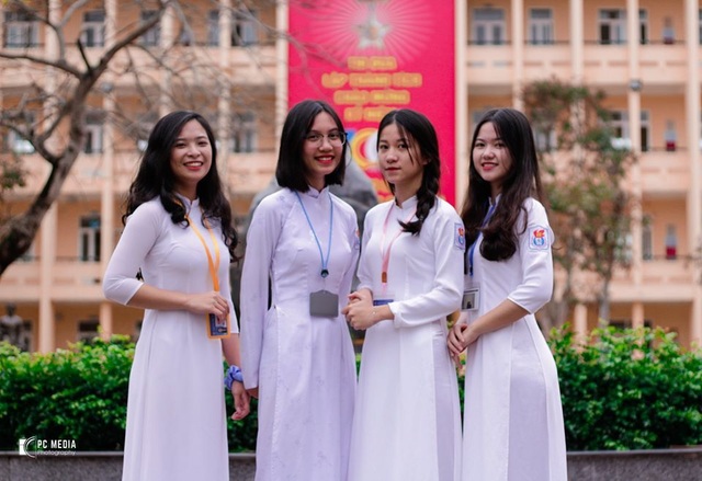 Áo dài học đường - Dấu ấn khó phai trong “Tuần lễ Áo dài” - 6 Áo dài học đường - Dấu ấn khó phai trong “Tuần lễ Áo dài” - 6