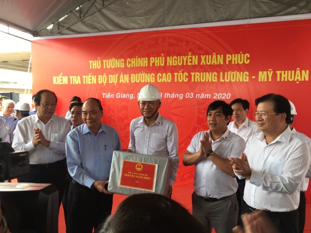 Thủ tướng kiểm tra tiến độ đường cao tốc Trung Lương - Mỹ Thuận - 2 Thủ tướng kiểm tra tiến độ đường cao tốc Trung Lương - Mỹ Thuận - 2