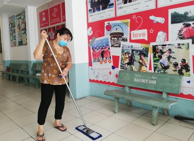 TPHCM: Trường học “căng mình” chuẩn bị đón HS lớp 12 đi học ngày 9/3 - 5 TPHCM: Trường học “căng mình” chuẩn bị đón HS lớp 12 đi học ngày 9/3 - 5