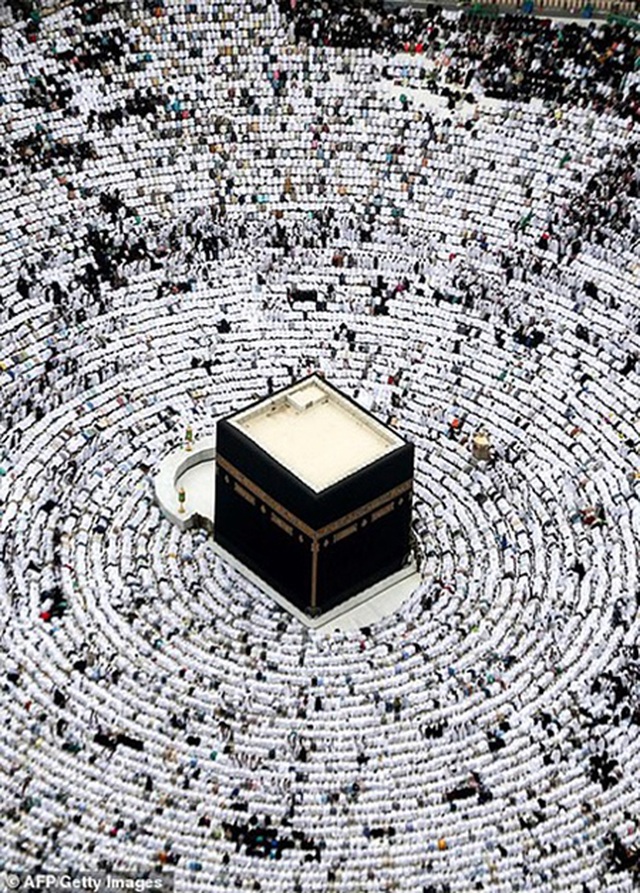 Cảnh tượng vắng vẻ hiếm thấy tại thánh đường hồi giáo Mecca - 2 Cảnh tượng vắng vẻ hiếm thấy tại thánh đường hồi giáo Mecca - 2