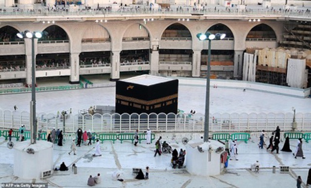 Cảnh tượng vắng vẻ hiếm thấy tại thánh đường hồi giáo Mecca - 8 Cảnh tượng vắng vẻ hiếm thấy tại thánh đường hồi giáo Mecca - 8
