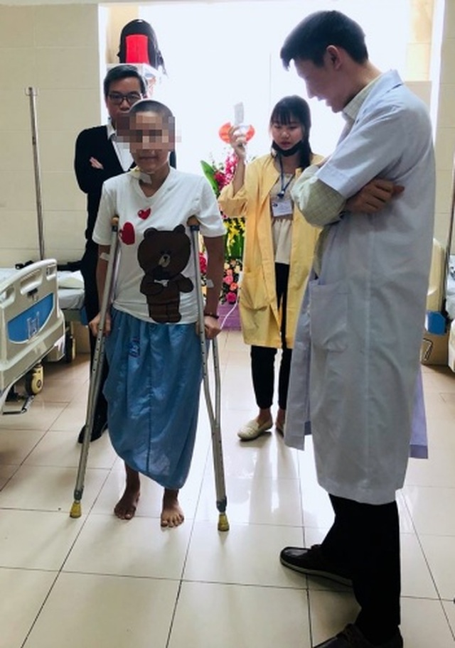 Cô gái “Iron woman” của Việt Nam: Bước đi bằng xương đùi kim loại - 3 Cô gái “Iron woman” của Việt Nam: Bước đi bằng xương đùi kim loại - 3