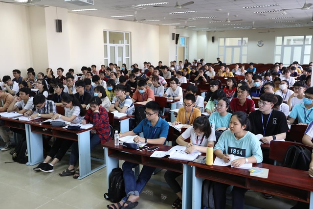 Trường đại học duy nhất tại TPHCM cho SV đi học trở lại - 9