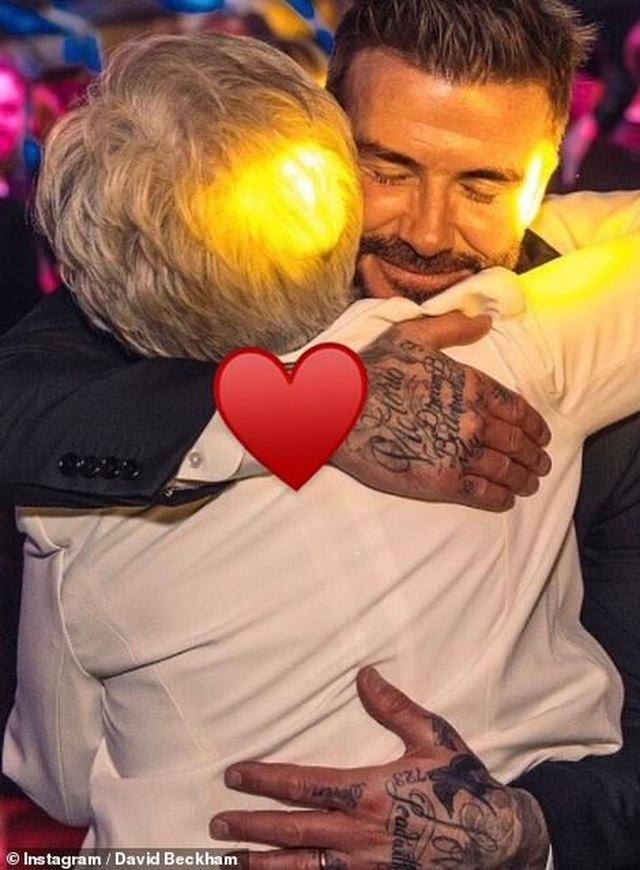 Vợ chồng David Beckham tình tứ trong tiệc sinh nhật tuổi 21 của con trai cả - 8 Vợ chồng David Beckham tình tứ trong tiệc sinh nhật tuổi 21 của con trai cả - 8