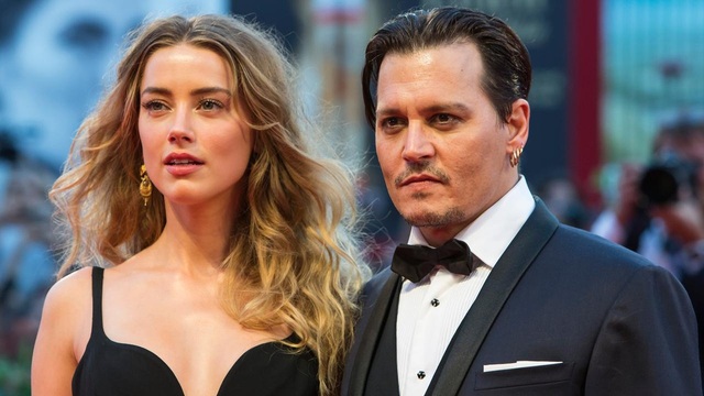 Amber Heard tay trong tay hạnh phúc với bạn gái ở sân bay - 3