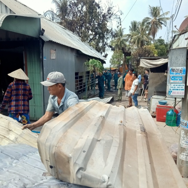 Hỏa hoạn thiêu rụi 6 căn nhà lúc rạng sáng - 3 Hỏa hoạn thiêu rụi 6 căn nhà lúc rạng sáng - 3
