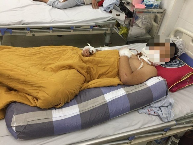 Mâu thuẫn trong lúc ăn khuya, một người bị đâm nguy kịch - 1 Mâu thuẫn trong lúc ăn khuya, một người bị đâm nguy kịch - 1