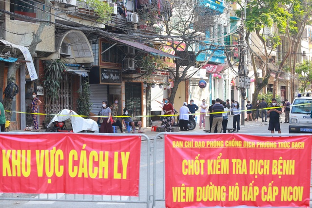 Người dân phố Trúc Bạch bị cách ly được tiếp nhu yếu phẩm như thế nào? - 1 Người dân phố Trúc Bạch bị cách ly được tiếp nhu yếu phẩm như thế nào? - 1