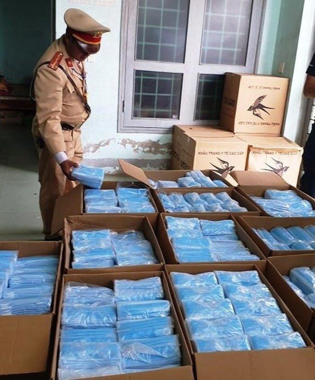 Quảng Bình: Bắt giữ 75.000 khẩu trang y tế không rõ nguồn gốc - 1 Quảng Bình: Bắt giữ 75.000 khẩu trang y tế không rõ nguồn gốc - 1