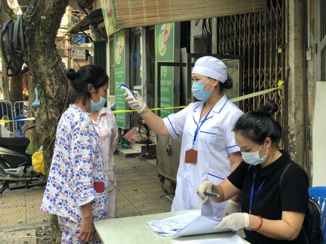 Tinh thần người dân phố cách ly Trúc Bạch rất thoải mái, yên tâm - 2 Tinh thần người dân phố cách ly Trúc Bạch rất thoải mái, yên tâm - 2