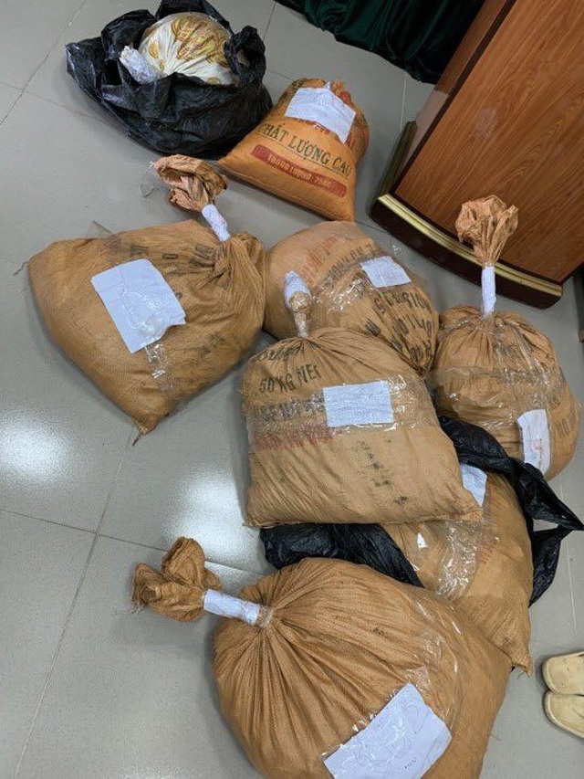 Nhóm đối tượng vác hơn 2,5 tạ thuốc nổ qua biên giới - 3 Nhóm đối tượng vác hơn 2,5 tạ thuốc nổ qua biên giới - 3