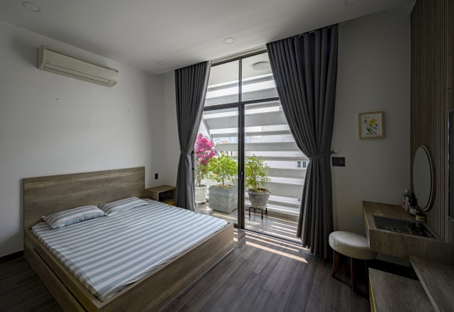 Ngôi nhà của vị doanh nhân Sài Gòn nổi bật bởi thiết kế “2 trong 1” độc lạ - 14 Ngôi nhà của vị doanh nhân Sài Gòn nổi bật bởi thiết kế “2 trong 1” độc lạ - 14
