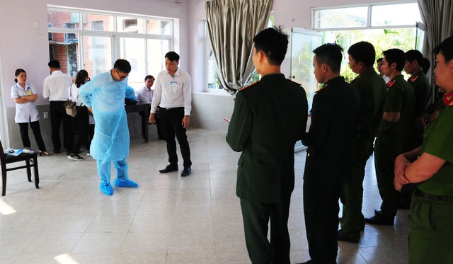 Chuyển bệnh nhân mắc Covid-19 từ Hội An ra Huế chữa trị - 5