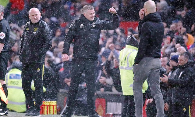 Man Utd: Nụ cười của Sir Alex và ánh sáng của sự hồi sinh - 1 Man Utd: Nụ cười của Sir Alex và ánh sáng của sự hồi sinh - 1