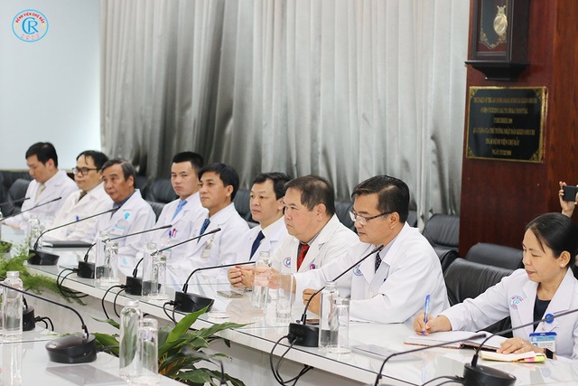 Chợ Rẫy được cảm ơn, tặng khẩu trang và 100 triệu đồng - 2 Chợ Rẫy được cảm ơn, tặng khẩu trang và 100 triệu đồng - 2