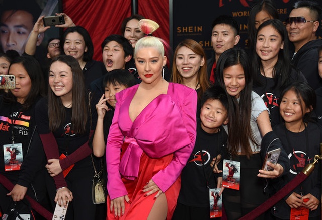 christina-aguilera-disney-mulan-world-premierenmb-euk-wy-7-s-yl-1583829111353.jpg