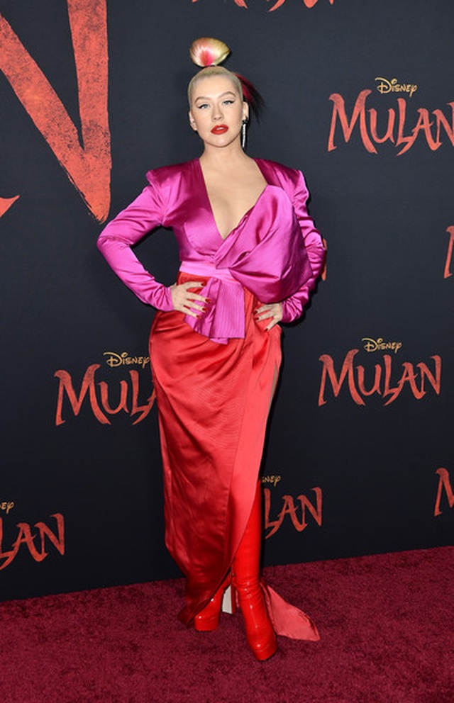 christina-aguilera-premiere-disney-mulan-arrivalszv-e-6-cqk-da-g-cl-1583829111469.jpg