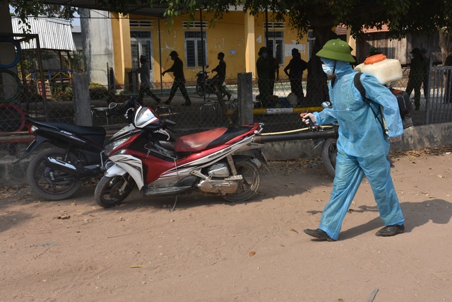 Đoàn lãnh đạo tỉnh Kon Tum tiếp xúc gần F1 bệnh nhân Covid- 19 đã âm tính - 1