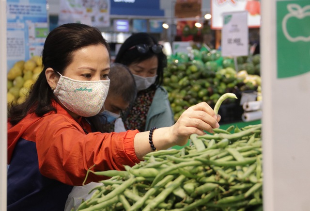 Hà Nội: Siêu thị đầy ắp hàng hoá, người dân tha hồ lựa chọn - 6 Hà Nội: Siêu thị đầy ắp hàng hoá, người dân tha hồ lựa chọn - 6